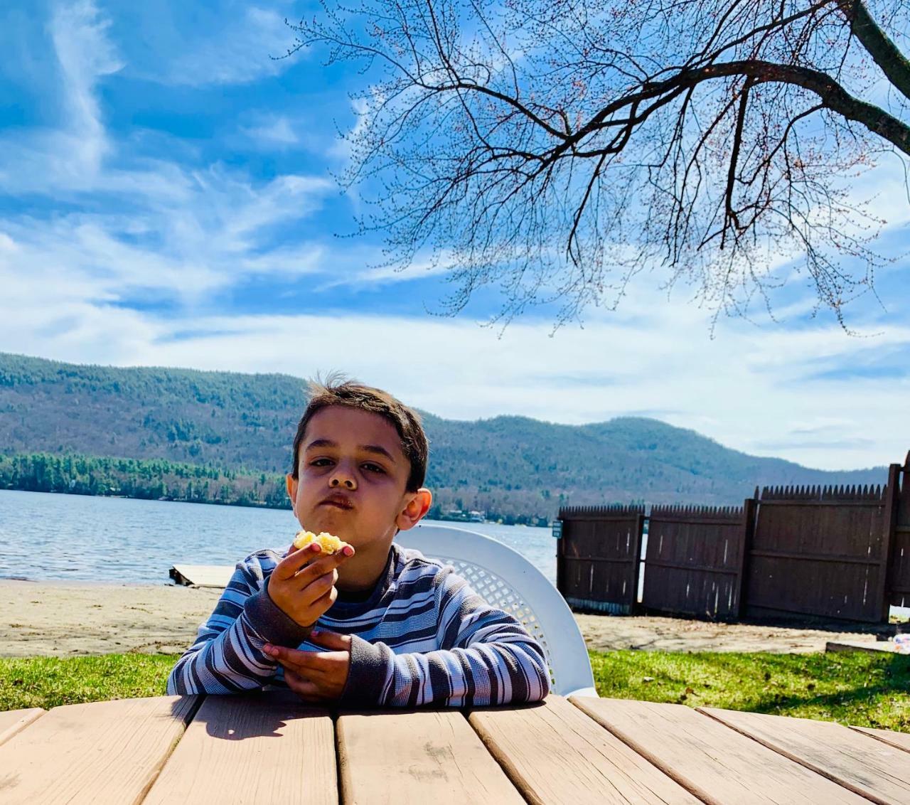 The Sundowner On Lake George Exterior photo
